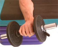 EXTEND YOUR WRISTS UPWARDS KEEPING FOREARM ON BENCH